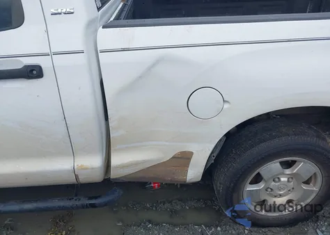 2008 Toyota Tundra Base 5.7L V8 z USA, uszkodzony, nr VIN 5TFJV52108X002911